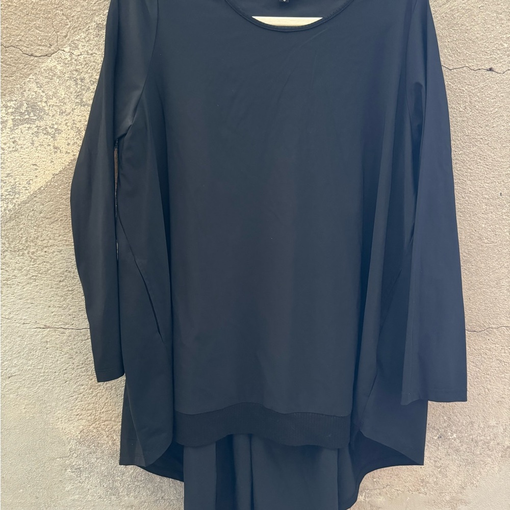 Jason black tunic top. Asymmetrical with pleats in back. Size small.